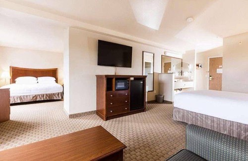 McMinnville Hotel | Look No Further! Free Parking, Pool, Near Wings and Waves Waterpark!