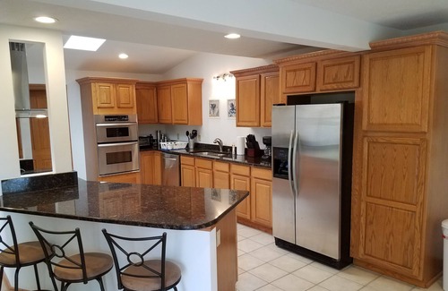 South Haven House | Look no more! Spacious! Sleeps 12 comfortably! Family friendly! Walk everywhere!