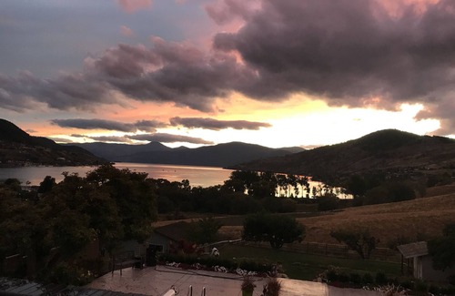 Vernon House | Looking for a spectacular stay in the Okanagan at your own 'mini resort'?!n