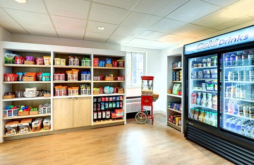 Doral Apartment | Looking for Perfect Spot to Relax? Enjoy Our Room w/Full-Kitchen, FREE Parking