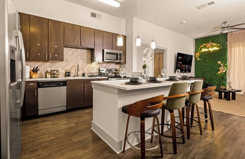 Lake Highlands Apartment | Lookout Luxe 2BR – King+Bunk – Shuffleboard – Pool