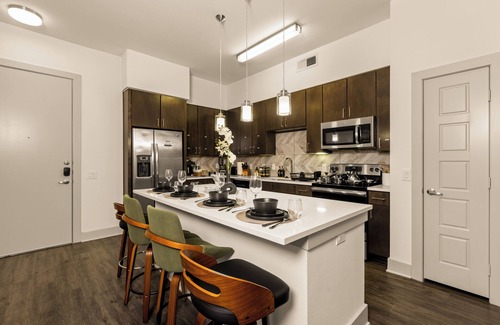 Lake Highlands Apartment | Lookout Luxe 2BR – King+Bunk – Shuffleboard – Pool