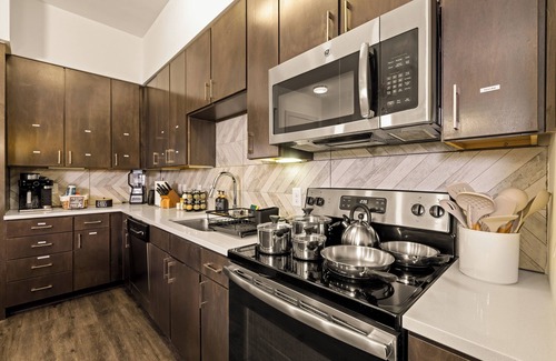 Lake Highlands Apartment | Lookout Luxe 2BR – King+Bunk – Shuffleboard – Pool