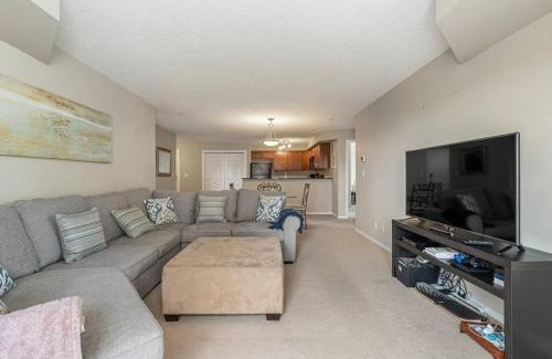 East Kootenay Apartment | Lookout Pointe, Lakeview, Pool, Hot Tub, Gym