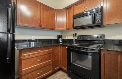 East Kootenay Apartment | Lookout Pointe, Lakeview, Pool, Hot Tub, Gym