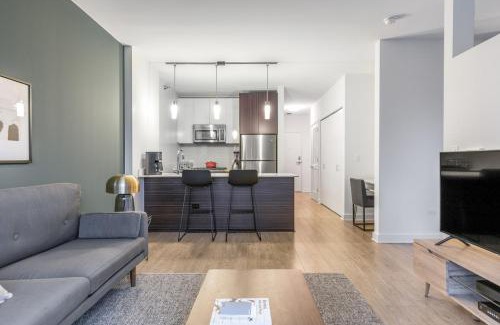 Downtown Chicago Apartment | Loop 1BR w Gym Pool WD nr Millennium Park CHI-236