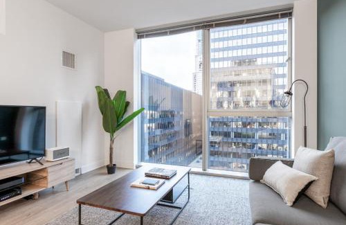 Downtown Chicago Apartment | Loop 1BR w Gym Pool WD nr Millennium Park CHI-236