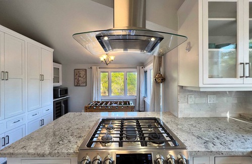 Los Altos Hills House | Los Altos Hills Retreat Near Stanford w/Pool, KTV, Hot Tub & Game Room