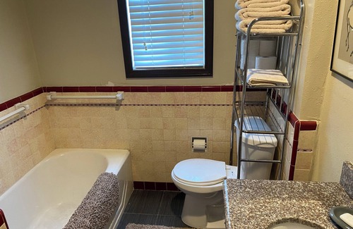 View Park-Windsor Hills House | Los Angeles Windsor Hills - economy Room available in house 70/night+fees