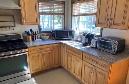 View Park-Windsor Hills House | Los Angeles Windsor Hills - economy Room available in house 70/night+fees