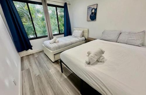 Beverly Hills Apartment | Los Angeles Cozy Pico Apartment 3Bedroom - 1Bath