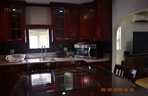 Los Angeles House | Los Angeles Private Newly Remodeled Unit in a Duplex With 2 Private bak Parking