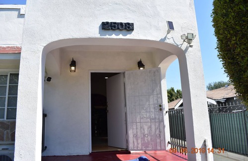 Los Angeles House | Los Angeles Private Newly Remodeled Unit in a Duplex With 2 Private bak Parking