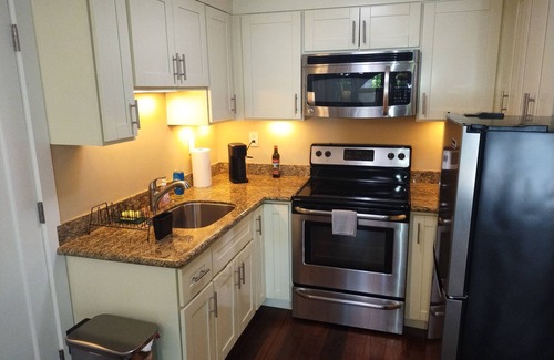 Los Gatos House | Los Gatos Retreat in SF BayareanIndependent furnished 1 bed/1 bath for 3 guests