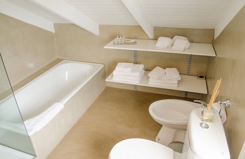 Macrozona Bahia Redonda y Primeros Faldeos Hotel | Los Ponchos Hotel