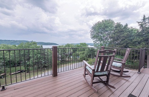 Lost Bridge Village House | Lost Bridge Lodge on BEAVER LAKE! Across from POOL