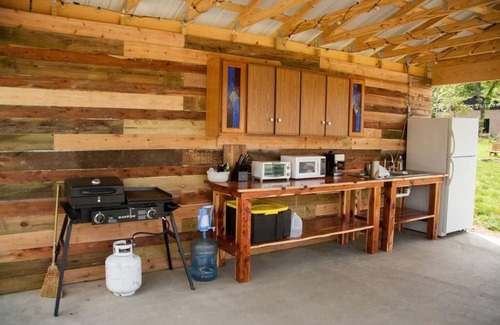 St. Clair RV Rental | Lost Hill Lake Cozy Camper