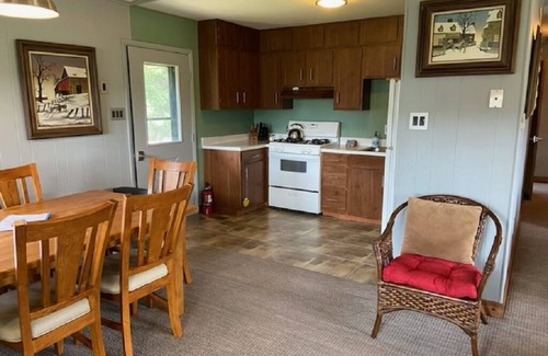 Lost River Cottage | Lost River Swiss Cottage/10 acres/Private Dog Park/Streams