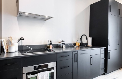 Stratford Apartment | Lot 44: Wood Forbes Unit 4 (King)