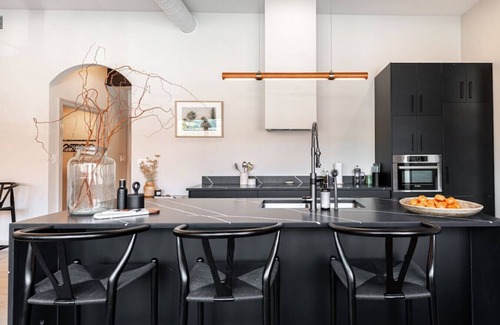 Stratford Apartment | Lot 44: Wood Forbes Unit 5 (King + Fireplace)