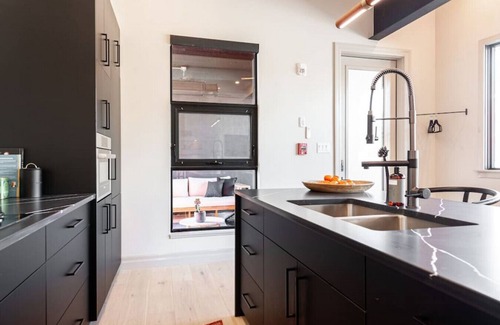 Stratford Apartment | Lot 44: Wood Forbes Unit 5 (King + Fireplace)