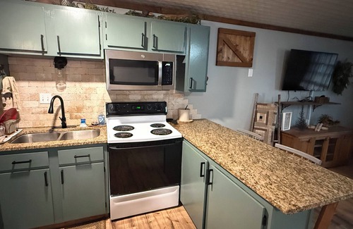 Cape Fair Cabin | Lots of beds huge deck and a short walk to the lake. It’s time to be on the lake