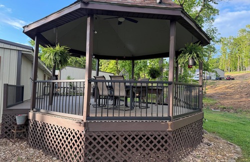 Cape Fair Cabin | Lots of beds huge deck and a short walk to the lake. It’s time to be on the lake