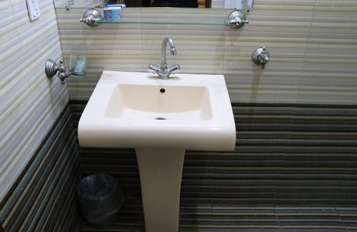 Johar Town Hotel | Lotus 1 Hotel