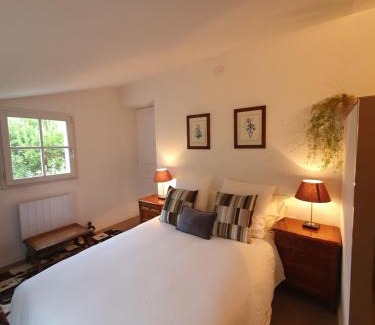 Est Bed & Breakfast | Lou Pantai, Bed and breakfast, small double Bedroom