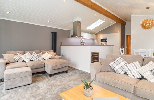 Bowness-on-Windermere Cottage | LOUBI'S LAKESIDE LODGE, family friendly in Bowness-On-Windermere
