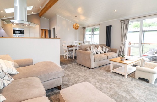 Bowness-on-Windermere Cottage | LOUBI'S LAKESIDE LODGE, family friendly in Bowness-On-Windermere