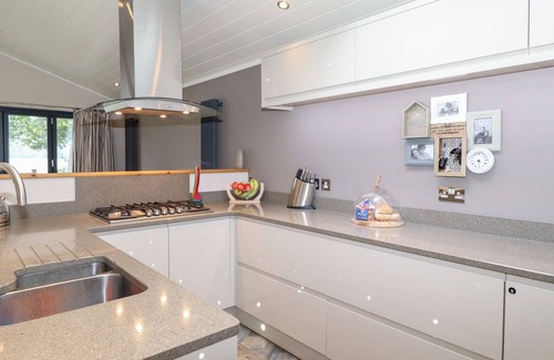 Bowness-on-Windermere Cottage | LOUBI'S LAKESIDE LODGE, family friendly in Bowness-On-Windermere