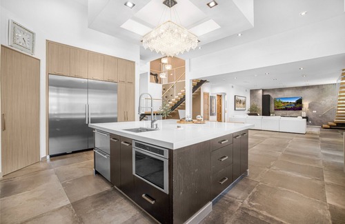 Encino House | Louise Modern - Luxury Smart Estate in Encino w/Pool, Gym & Spa