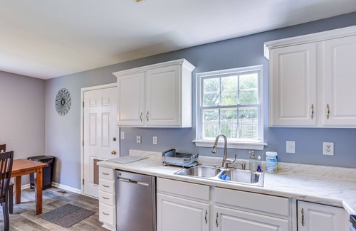 Buechel House | Louisville Vacation Rental ~ 13 Mi to Downtown!