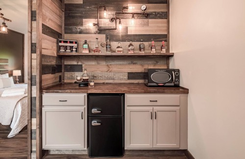 Prescott Apartment | Lounge & Cozy Living | Free Parking