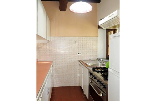 Monte Santa Maria Tiberina House | Lovely apartment in villa for 6 guests with pool, WIFI, patio, pets allowed and parking