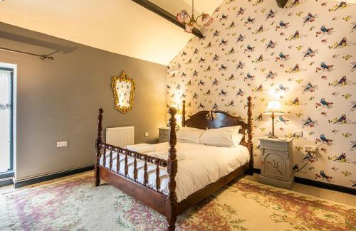 Bakewell House | Love Bird