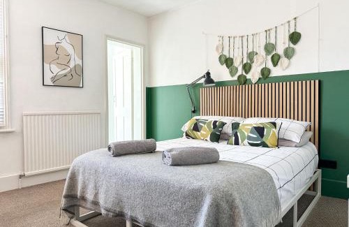 Canterbury Apartment | Love Lane - Cosy & Modern City Centre Guest Suite