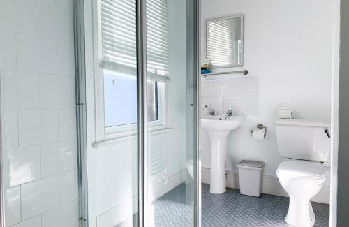Canterbury Apartment | Love Lane - Cosy & Modern City Centre Guest Suite