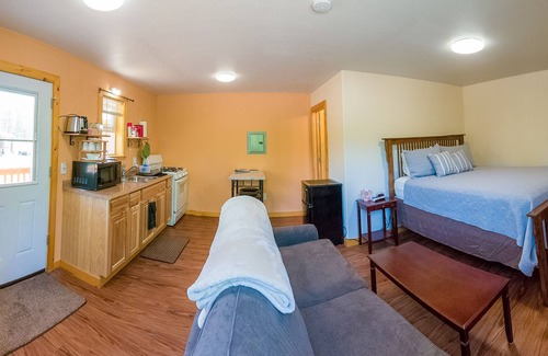 Talkeetna Cabin | Love-Lee Cabins (#3) offers all of the amenities to make it your 2nd home!