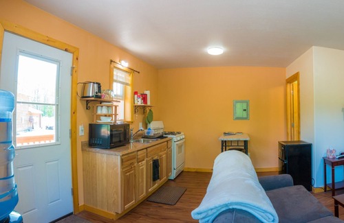 Talkeetna Cabin | Love-Lee Cabins (#3) offers all of the amenities to make it your 2nd home!
