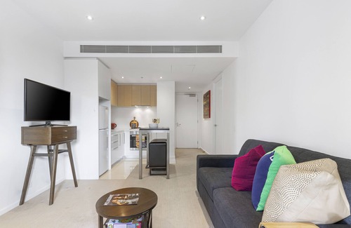 Southbank Apartment | Love Melbourne by Ready Set Stay - Huge balcony apartment, pet friendly, WIFI
