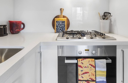 Southbank Apartment | Love Melbourne by Ready Set Stay - Huge balcony apartment, pet friendly, WIFI