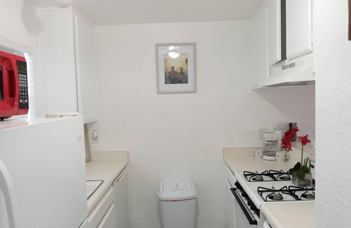 Hawthorne Apartment | " LoVe " near Sofi /Rams Stadium 10 minutes LAX, Shopping, Restaurants Beaches