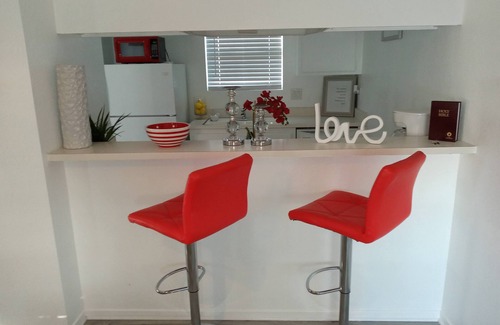 Hawthorne Apartment | " LoVe " near Sofi /Rams Stadium 10 minutes LAX, Shopping, Restaurants Beaches