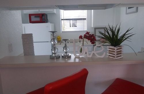 Hawthorne Apartment | " LoVe " near Sofi /Rams Stadium 10 minutes LAX, Shopping, Restaurants Beaches