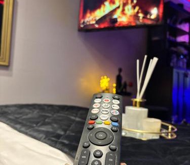 Goussainville House | Love Room élégante spa privatif et extérieur cosy