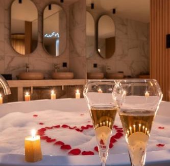 Villette Gare Apartment | Love Room avec balnéo-Le cocon parfait pour deux