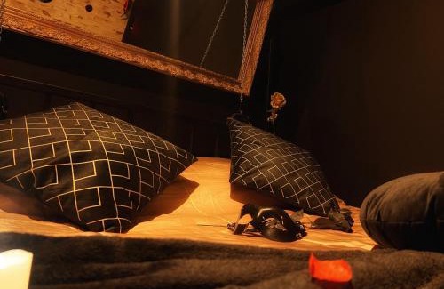 Jonzac Apartment | Love Room Fantasme 50 Nuances