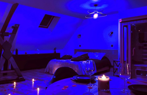 Chateau-Landon Apartment | Love Room Le Chalet/Jacuzzi/Sauna